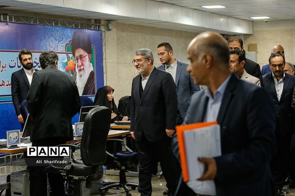 بازدید وزیرکشور از روند ثبت نام انتخابات یازدهمین دوره مجلس شورای اسلامی
