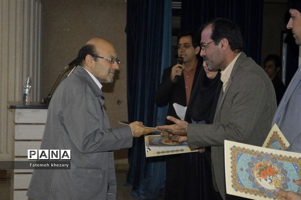 همایش تجلیل از فعالان و برگزیدگان پنجمین جشنواره نوجوان خوارزمی شهرستان بوشهر