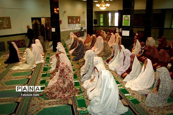 برگزاری نماز جماعت در مدارس چهاردانگه