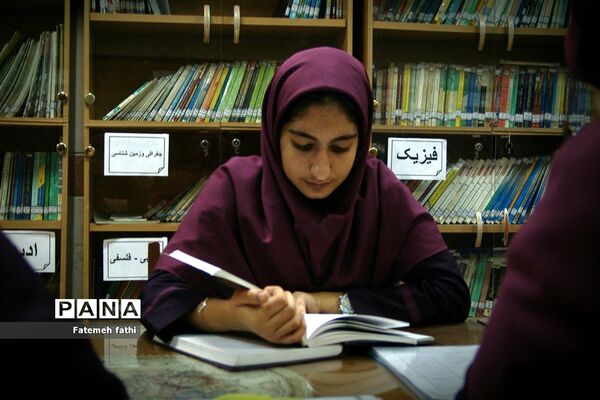 گرامیداشت هفته کتاب و کتابخوانی در واحدهای آموزشی چهاردانگه