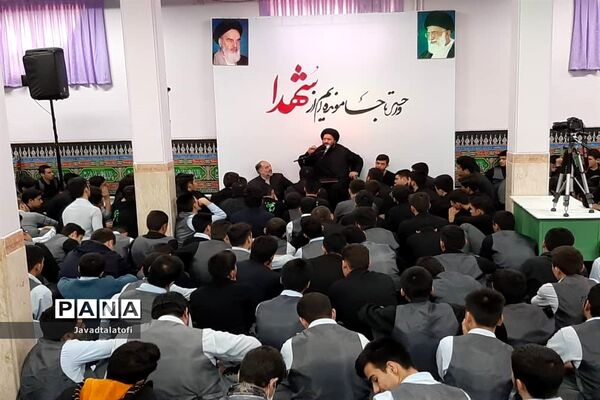 تشییع نمادین پیکر شهید گمنام در یادواره شهدای دبیرستان ملاصدرا ناحیه دو شهرری