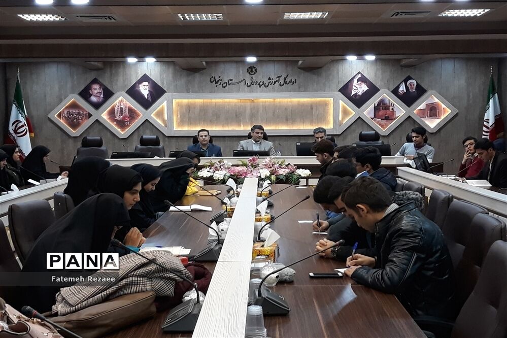 نشست مدیرکل آموزش و پرورش استان زنجان با منتخبین اعضای شورای دانش‌آموزی