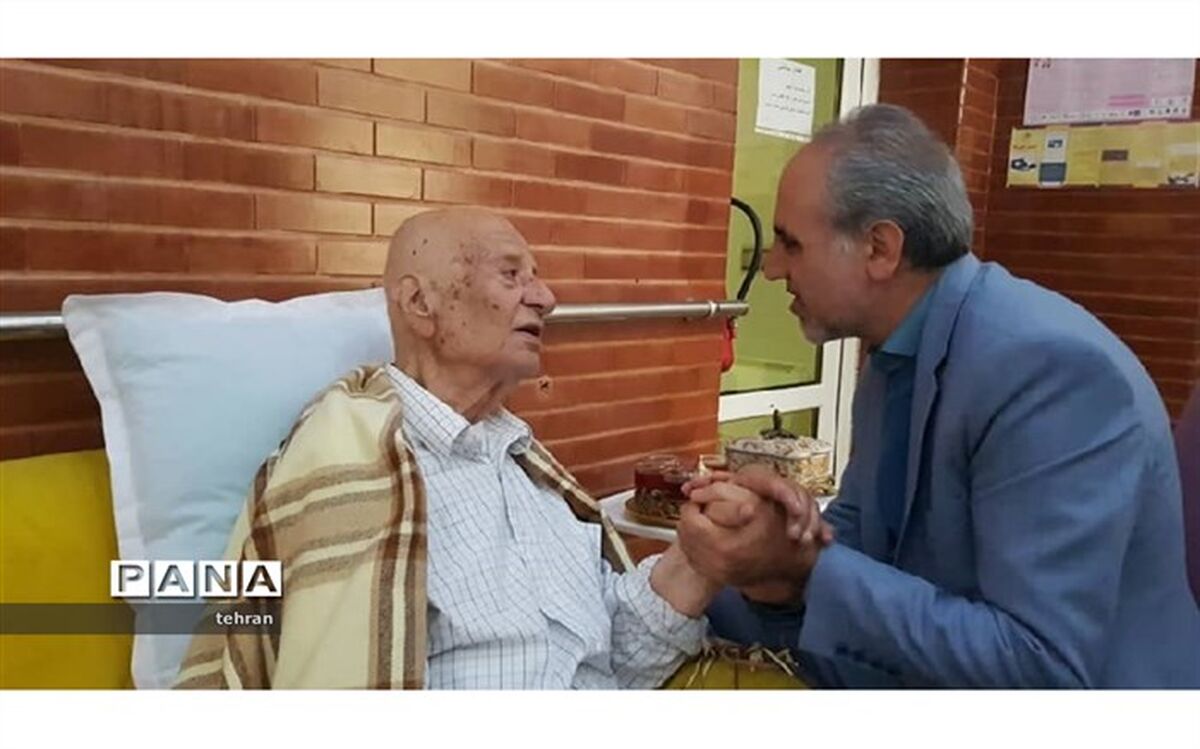 عیادت مدیر آموزش و پرورش منطقه1 از امیر وفایی خیر مدرسه ساز