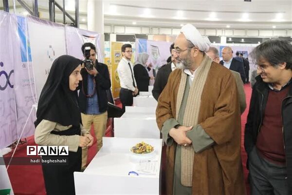 بازدیدذوعلم از نمایشگاه دستاوردهای پژوهشی در یزد
