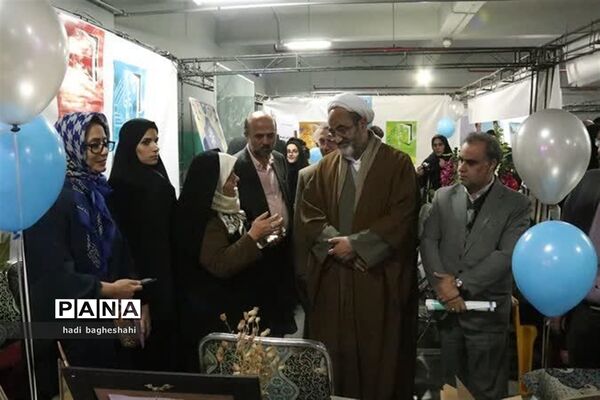بازدیدذوعلم از نمایشگاه دستاوردهای پژوهشی در یزد