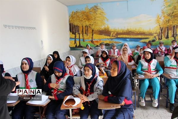 بازدید مدیرسازمان دانش‌آموزی استان از کارگاه‌های آموزشی پیشتازان