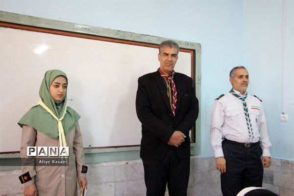 بازدید مدیرسازمان دانش‌آموزی استان از کارگاه‌های آموزشی پیشتازان