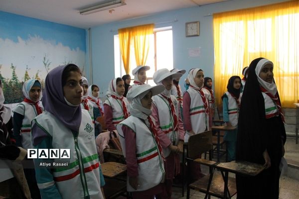 بازدید مدیرسازمان دانش‌آموزی استان از کارگاه‌های آموزشی پیشتازان