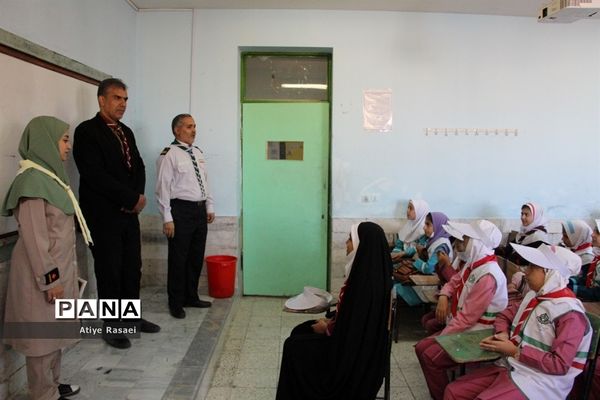 بازدید مدیرسازمان دانش‌آموزی استان از کارگاه‌های آموزشی پیشتازان