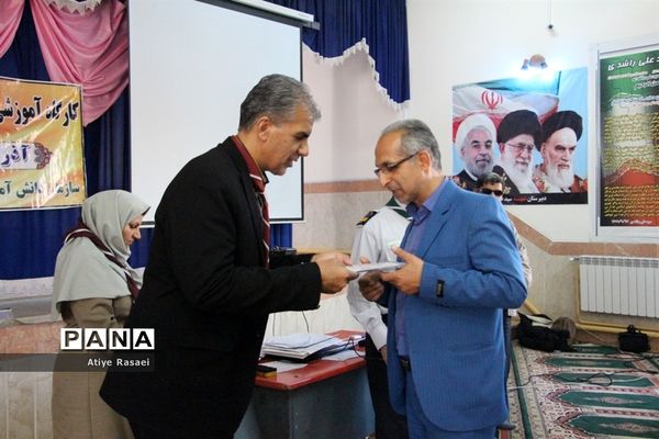 بازدید مدیرسازمان دانش‌آموزی استان از کارگاه‌های آموزشی پیشتازان