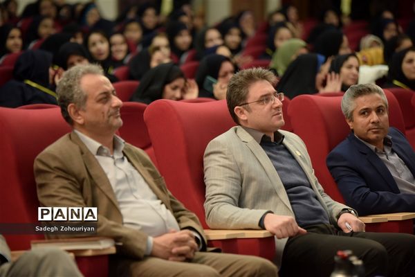 تجلیل از ۶۵۰ دانش‌آموز نخبه و برگزیده حوزه معاونت متوسطه منطقه تبادکان