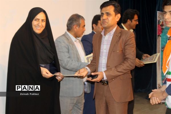 تجلیل از مدیران و مربیان پیشتاز فعال مدارس شهرستان بوشهر