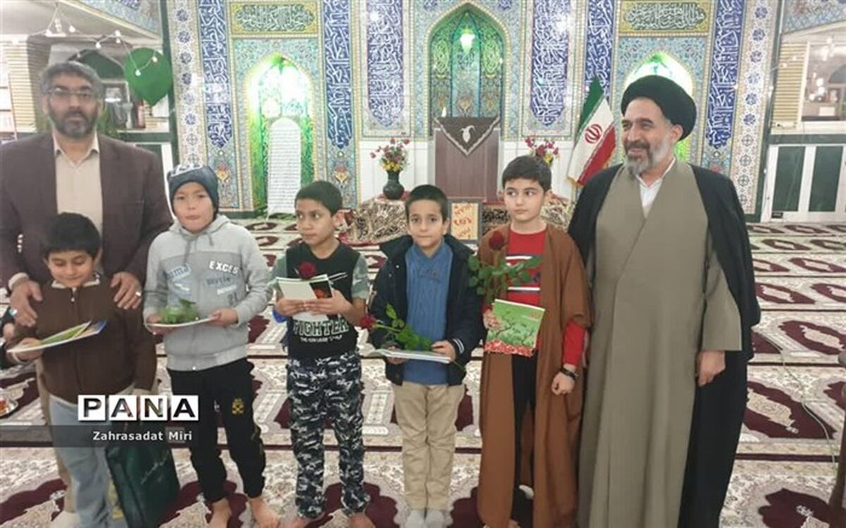 تجلیل از  فعالان عرصه فرهنگی و مذهبی درخاورشهر