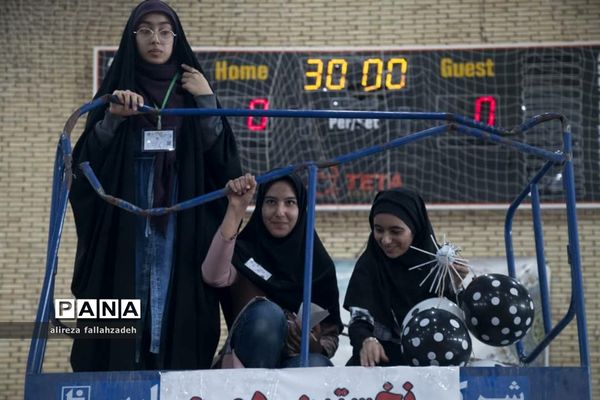 برگزاری اولین دوره از مسابقات آروان (نجات تخم مرغ ) در ابرکوه