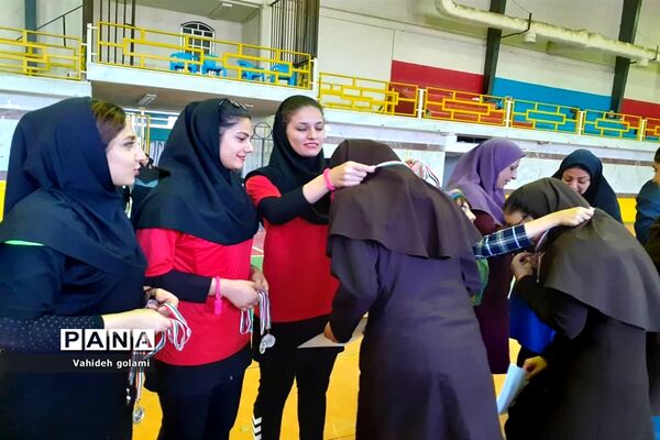 مسابقات هندبال دانش‌آموزان دختر دشتستان