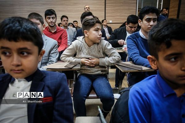 تجلیل از پژوهشگران و فناوران برتر دانش‌آموزی