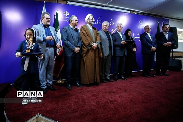 تجلیل از پژوهشگران و فناوران برتر دانش‌آموزی
