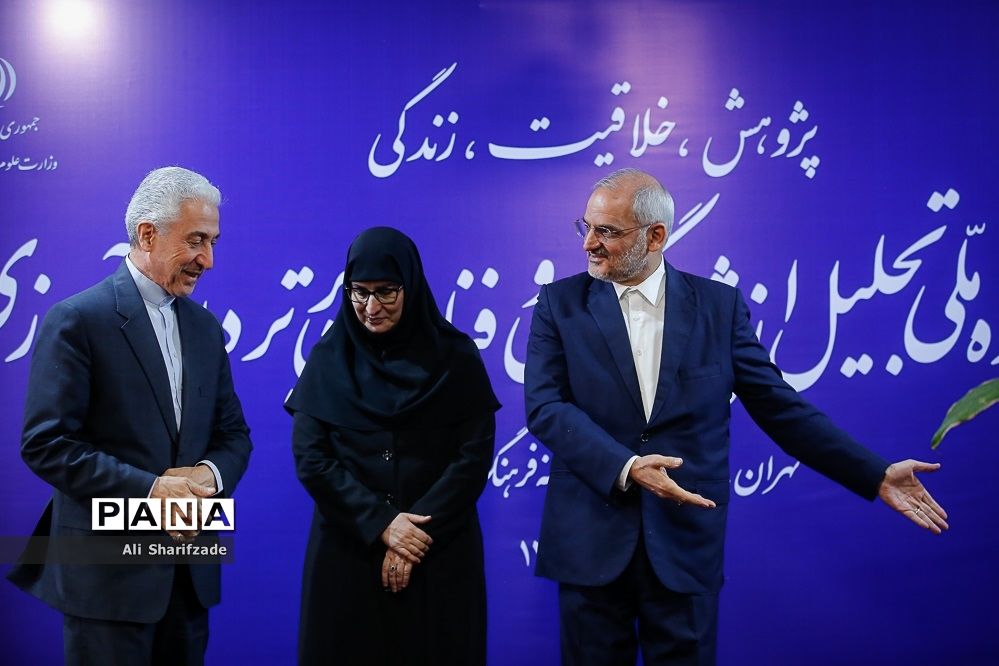 تجلیل از پژوهشگران و فناوران برتر دانش‌آموزی