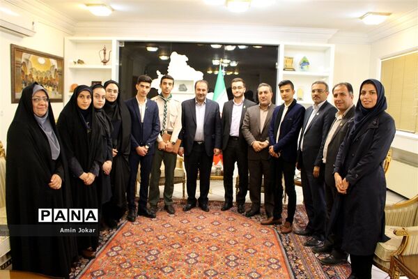 دیدار نمایندگان نهمین دوره مجلس دانش‌آموزی با استاندار فارس