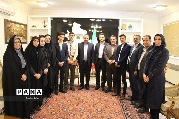 دیدار نمایندگان نهمین دوره مجلس دانش‌آموزی با استاندار فارس
