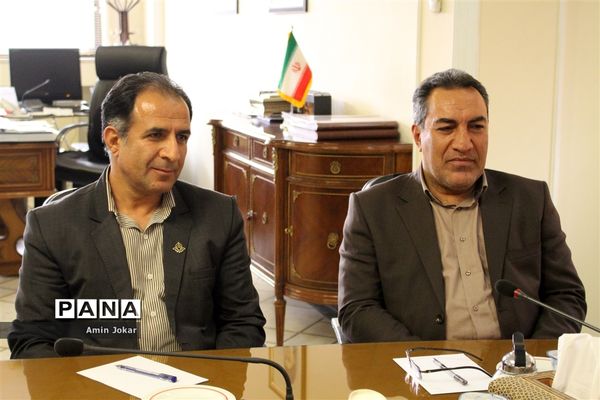 دیدار نمایندگان نهمین دوره مجلس دانش‌آموزی با استاندار فارس