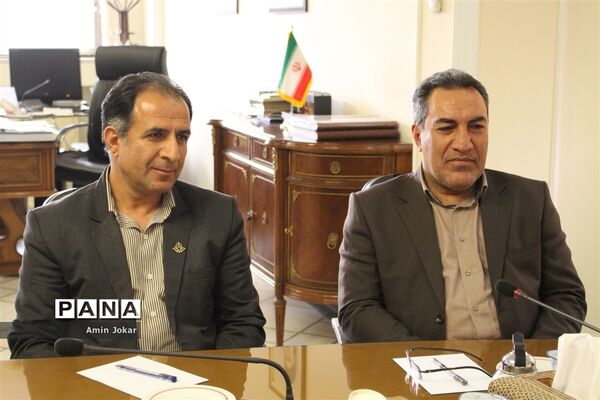 دیدار نمایندگان نهمین دوره مجلس دانش‌آموزی با استاندار فارس