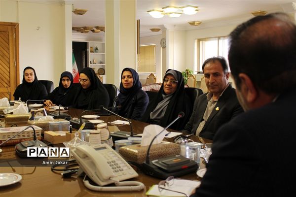 دیدار نمایندگان نهمین دوره مجلس دانش‌آموزی با استاندار فارس