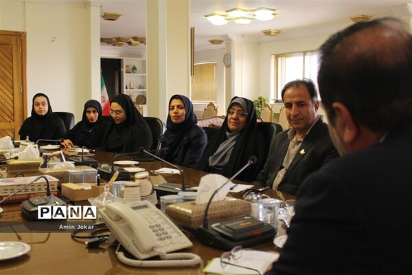 دیدار نمایندگان نهمین دوره مجلس دانش‌آموزی با استاندار فارس
