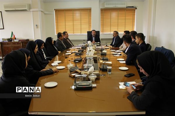 دیدار نمایندگان نهمین دوره مجلس دانش‌آموزی با استاندار فارس