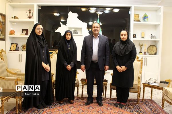 دیدار نمایندگان نهمین دوره مجلس دانش‌آموزی با استاندار فارس