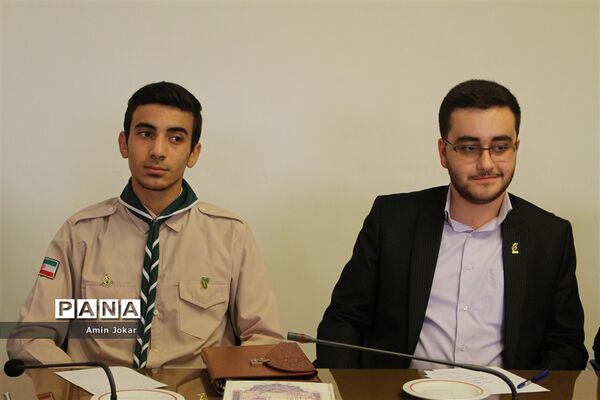 دیدار نمایندگان نهمین دوره مجلس دانش‌آموزی با استاندار فارس
