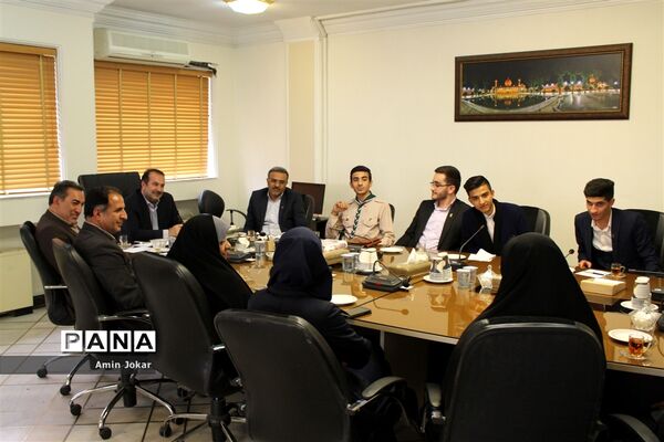 دیدار نمایندگان نهمین دوره مجلس دانش‌آموزی با استاندار فارس