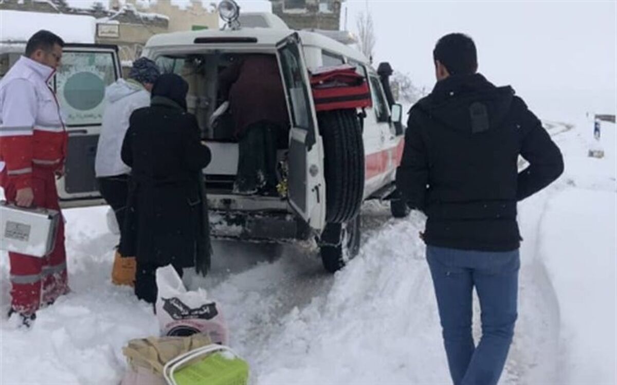 ۳۹ مادر باردار در آذربایجان‌غربی از محاصره برف نجات یافتند