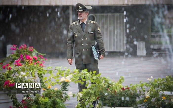 حاتمی: هیچ قدرتی توانایی ایستادگی در مقابل ملت ایران را ندارد