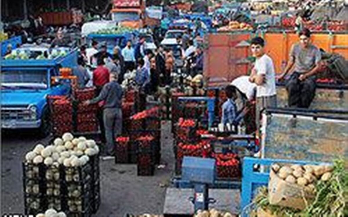 الصاق قیمت بر روی محصولات موجود در میدان میوه و تربار ارومیه الزامی شد