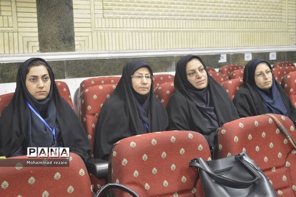 جلسه تخصصی روسای ادارات و کارشناسان امور تربیتی سراسر کشور در بوشهر