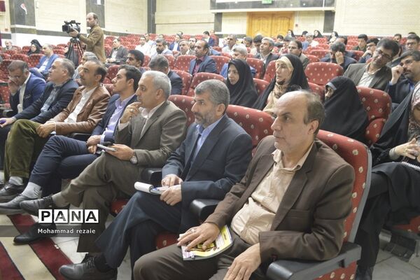 جلسه تخصصی روسای ادارات و کارشناسان امور تربیتی سراسر کشور در بوشهر