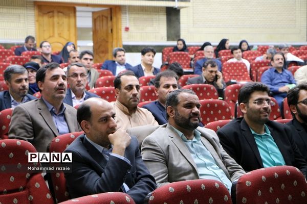 جلسه تخصصی روسای ادارات و کارشناسان امور تربیتی سراسر کشور در بوشهر