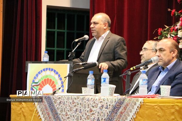 کارگاه تخصصی روسا و کارشناسان ادارات مراقبت در برابر آسیب‌های اجتماعی سراسر کشور در بوشهر