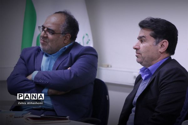 جلسه هم‌اندیشی ارزیابان پایگاه های تغذیه سالم مدارس شهر تهران