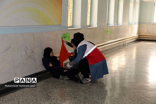 مانور زلزله در مدرسه دخترانه آیت الله صدر ناحیه یک ری