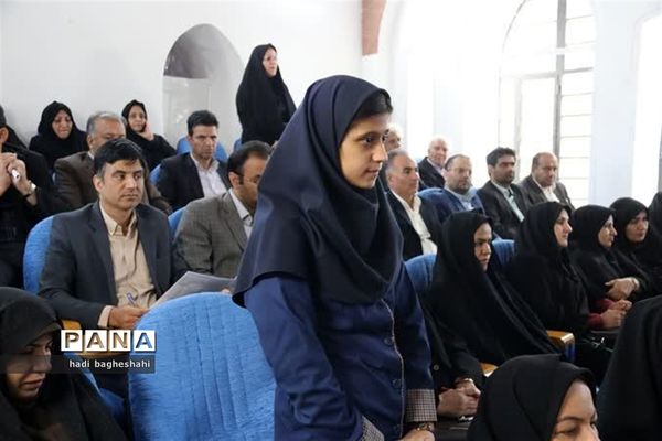 نشست مشترک معاون وزیر با معلمان دریزد