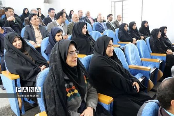 نشست مشترک معاون وزیر با معلمان دریزد