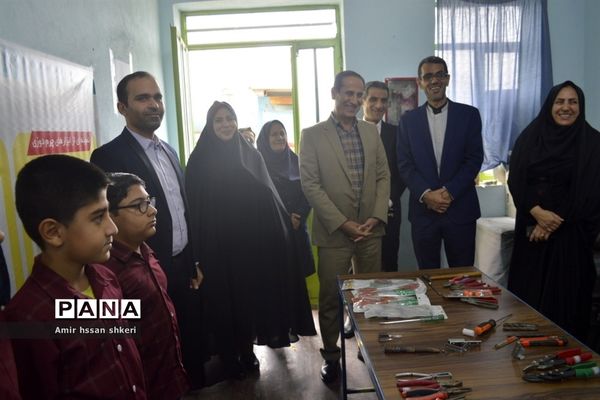 بازدید مسئولان آموزش و پرورش از دبستان شهید ماهینی بوشهر