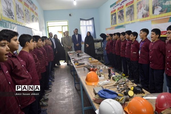 بازدید مسئولان آموزش و پرورش از دبستان شهید ماهینی بوشهر