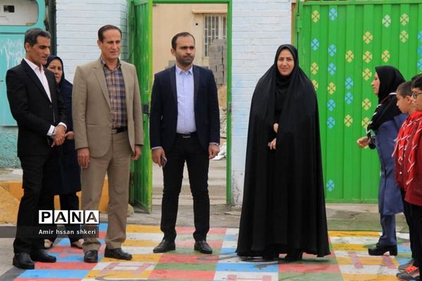 بازدید مسئولان آموزش و پرورش از دبستان شهید ماهینی بوشهر