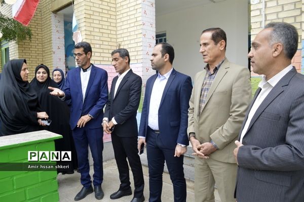 بازدید مسئولان آموزش و پرورش از دبستان شهید ماهینی بوشهر