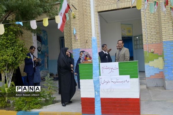 بازدید مسئولان آموزش و پرورش از دبستان شهید ماهینی بوشهر