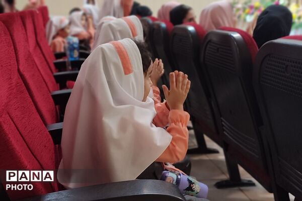 جشن غنچه‌ها در شهرستان رباط‌کریم