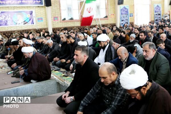 تجدید عهد با آرمان های رهبر شهید انقلاب در نماز جمعه فشافویه